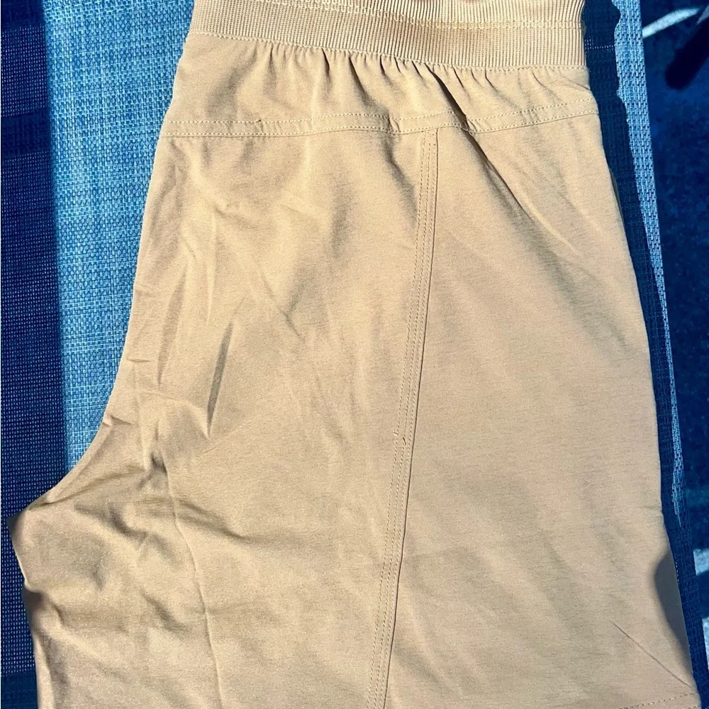 Zyia Dark Khaki Canyon Shorts - Picture 4 of 10